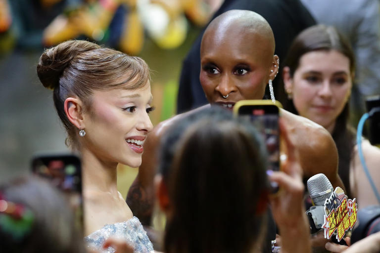 VIDEO: Cynthia Erivo defiende a Ariana Grande tras ataque de fan en la premier de 'Wicked: For Good'