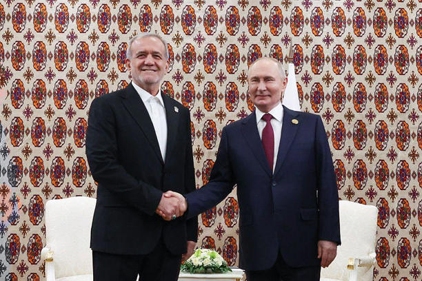 Putin y el presidente de Irán, Masoud Pezeshkian, el pasado noviembre. © Getty Images