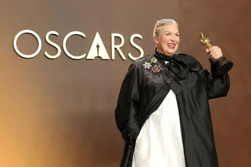Kate Hawley, al recibir el Oscar al mejor diseño de vestuario por Frankenstein, se dirigió al director de la cinta y expresó: “Guillermo (del Toro), gracias. Todas nuestras nominaciones son tus nominaciones”. Foto: GettyImages